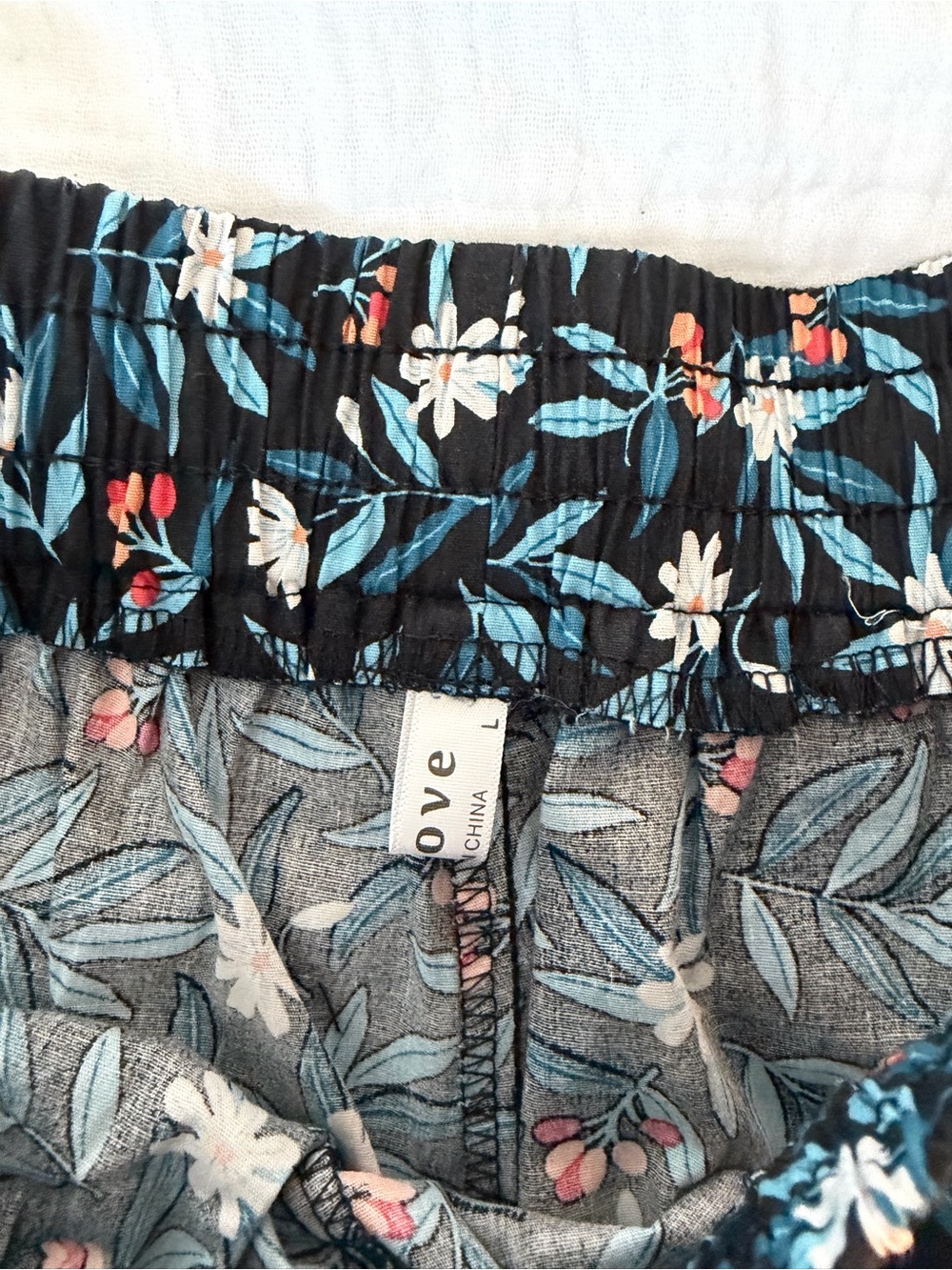Women’s Button-Down Floral Shirt and Shorts Set in Navy Blue Floral - Picture 4 of 14